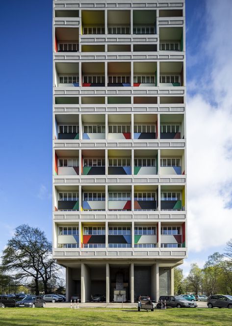 Unité d'Habitation Berlin by Le Corbusier | ARKITOK Le Corbusier Buildings, Le Corbusier Unite D'habitation, Architect Working, Corbusier Architecture, Architecture 101, Le Corbusier Architecture, Concrete Panel, Architecture Modern, Parking Design