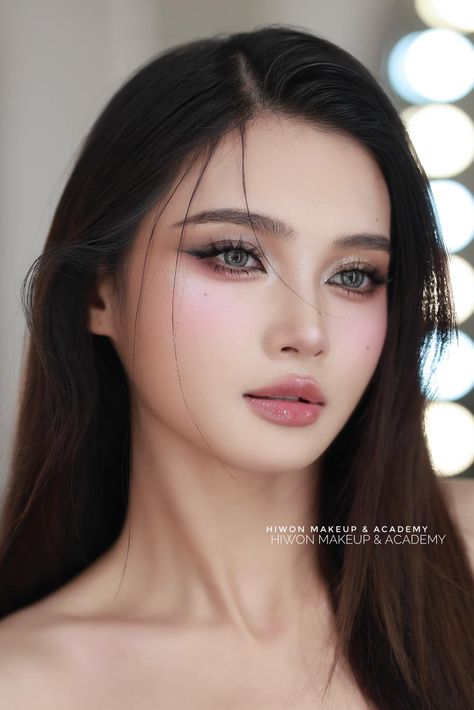 Make Up Wedding Korea, Douyin Wedding Makeup, Douyin Wedding, Daily Makeup Looks, Asian Makeup Trends, Pictorial Ideas, Makeup Layout, Asian Makeup Looks, Face Makeup Tutorial