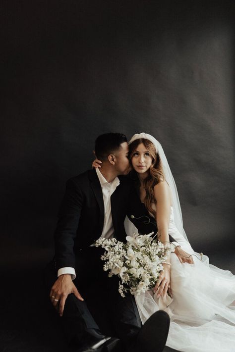 If you're wanting a more elegant and modern vibe for your editorial bridal portraits, you'll LOVE this shoot with Isa + Christian. Isa held an elegant and simple bouquet of white tulips, chamomile, and lilac. She wore a pearl bridal head band and simple modern wedding dress with strappy heels. So stylish! See more on the blog! Photos by Emma Kay Photography in AZ, florals by Daisyhead Floral - Arizona Wedding Florist Simple Modern Wedding Dress, Studio Bridal Portraits, Bridal Head Band, Simple Modern Wedding, Modern Bridal Bouquets, Simple Bouquet, Groom Photoshoot, Wedding Couple Photos, Bridal Poses