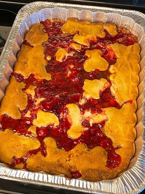 Freshly baked large aluminum pan of cherry cobbler for a crowd on top of the stove Sheetpan Desserts For A Crowd, Deserts For Large Crowds, Large Crowd Desserts, Large Desserts For A Crowd, Cobbler For A Crowd, Oreo Dirt Cake, Cherry Cobbler Recipe, Oreo Dirt, Strawberry Crisp