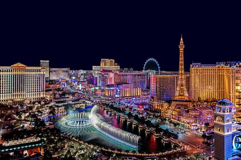 15 Totally Free Things to Do in Las Vegas Vegas Hotel, Downtown Las Vegas, Vegas Trip, Las Vegas Trip, Las Vegas Hotels, United Airlines, Vegas Strip, Ronald Reagan, Air France