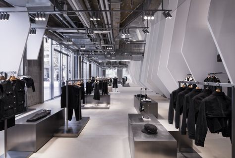 Urban Revivo Store / Jakob + Macfarlane Architects | ArchDaily Fashion Store Design, Urban Revivo, Flexible Space, Traditional Farmhouse, Retail Space, Retail Shop, Residential Architecture, Retail Design, Ceiling Design