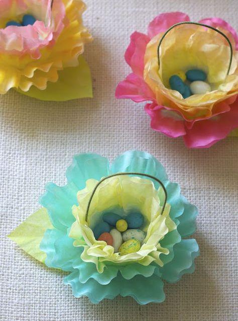 Coffee Filter flower Easter baskets.  CUTE! May Day Baskets, Easter Favors, Coffee Filter Crafts, Coffee Filter Flowers, Flower Baskets, Easy Easter Crafts, May Day, Easter Basket Diy, Spring Holidays