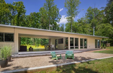 Divide and Conquer: 7 Modern Dogtrot Houses - Architizer Journal Dog Trot Floor Plans, Dogtrot House Plans, Dogtrot House, Dog Trot House Plans, Dog Trot House, Green Architect, Art Studio At Home, Modern Architects, Plans Modern