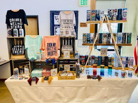 Craft Show Cup Display, Bazaar Table Display Ideas, Merch Table Ideas, Tumbler Craft Show Booth Display Ideas, Craft Show T Shirt Display, Shirt Vendor Booth Display Ideas, Merchandise Table Display Ideas, Hat Display Craft Show, Tumbler Cup Display Ideas