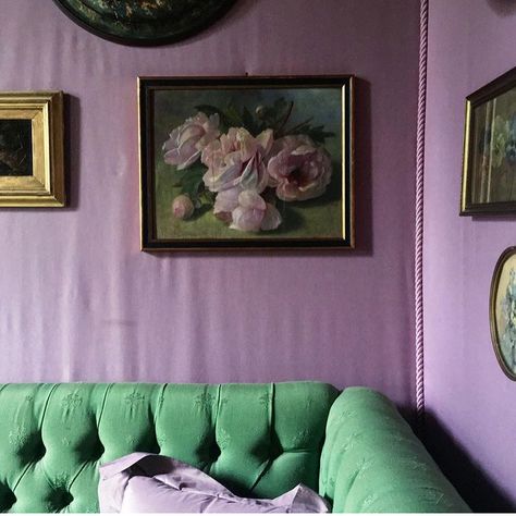 KALINA (@kimkalinowski) on Instagram: “First day of March always feels like the first day of Spring to me. I have daffodils in every room…” Lilac Room, Lilac Paint, Lavender Walls, Lavender Room, Green Living Room Decor, Color Lessons, Green Interior Design, Sconces Living Room, Purple Rooms