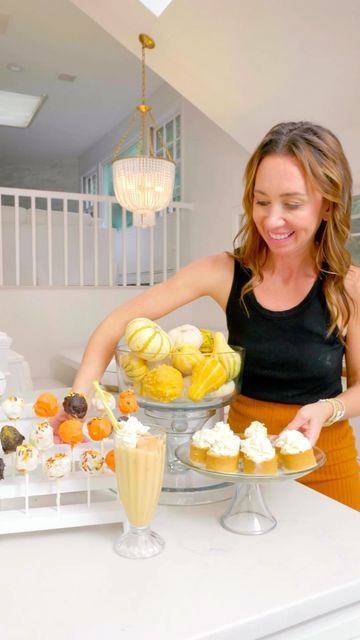 At Home With Shannon 🏡 on Instagram: "BEST *NO BAKE* HOLIDAY DESSERT HACK EVER 🥧 All you need is a store bought pie and you will officially have the cutest dessert options ever!! Turn the pie into pumpkin bites and cake pops!! When you are making the cake pops make sure to add coconut oil to the melted chocolate so it melts easier!! you will love this easy hack!! FOLLOW me @athomewith.shannon for all my favorite Mom Hacks and Easy Holiday Ideas!! #momhacks #momhack #piehacks #thanksgiving #tha Store Bought Dessert Hacks, At Home With Shannon, Pumpkin Bites, Pumpkin Pie Cake, Dessert Hacks, Store Bought Cake, Cake Bites, Holiday Dessert, Dessert Options