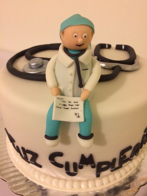 Pastel de cumpleaños en Fondant para médico #soycupcake #alexledesma Doctor Birthday Cake, Doctor Graduation Cake, Icing Cupcakes, Doctor Birthday, Doctor Cake, Belated Birthday Wishes, Doctor Graduation, Fondant Cupcakes, Belated Birthday