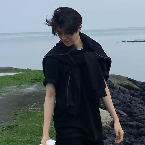 Muka Lelaki, Asian Male Model, Lee Do-hyun, Green Screen Backgrounds, Boy Pictures, Aesthetic Boy, Instagram Pose, Aesthetic Guys, Aesthetic Instagram Theme