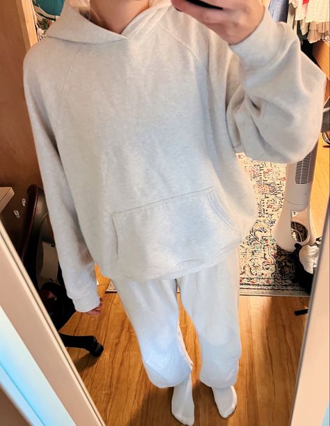 Aritzia Tna Sweatsuit, Aritzia Sweat Set, Aritzia Tracksuit, Aritzia Set, Cargo Sweatpants Outfit, Aritzia Sweatsuit, Aritzia Sweatshirt, Sweat Set Outfits, Aritzia Sweatpants