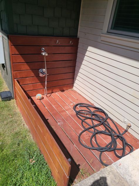 Dog washing station in our house - I like hot and cold water option, a shower handle Dog Shower Outside, Diy Dog Washing Station Outdoor Backyard, Outdoor Dog Washing Station Backyards, Diy Outdoor Dog Bath, Outdoor Pet Shower Ideas, Dog Bathing Area, Dogwash Station Outdoor, Outside Dog Bath, Outdoor Shower For Dogs