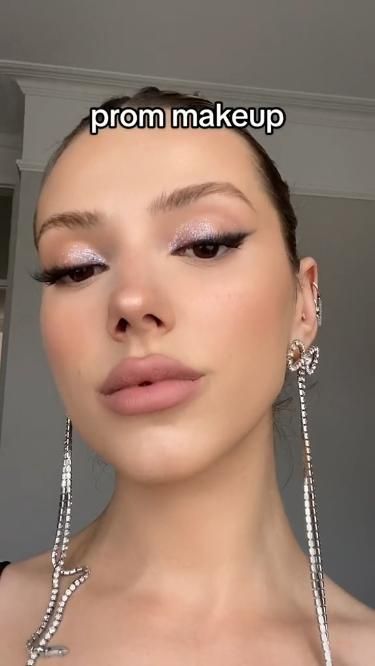 Cute Classy Aesthetic Makeup How To Do Fancy Makeup, Simple Prom Makeup Looks For Blue Dress, Prom Make Up For Black Dresses, Make Up For Prom Black Dress, Makeup With Sparkly Dress, Eye Makeup For Blue Dress Night, Hoco Makeup White Dress, Natural Makeup For Black Dress, Formal Night Hairstyles