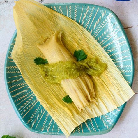 Vegan Tamales Verdes with Mushrooms and Beans Strawberry Tamales, Vegan Tamales, Dorm Food, Tamale Recipe, Gluten Free Main Dishes, Vegan Mexican Recipes, Tomatillo Salsa, Vegan Mexican, Sauteed Mushrooms