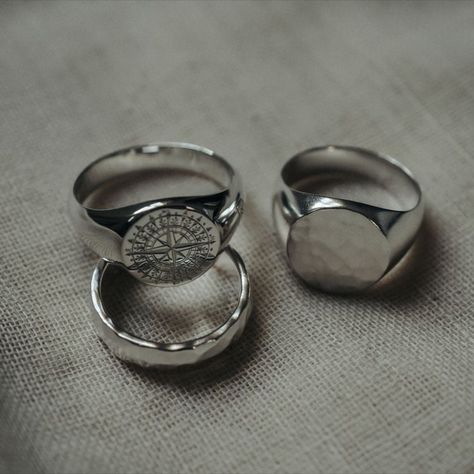 Men Simple Jewelry, Men Accessories Aesthetic, Gents Bracelet, Hand Jewelry Rings, Mens Silver Jewelry, Mens Rings Fashion, Jewelry Fashion Trends, Mens Accessories Jewelry, Jewelry Photography