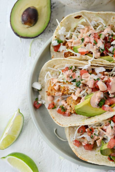 Air Fryer Baja Fish Tacos Air Fried Fish Tacos, Airfryer Fish Tacos, Baja Fish Tacos Air Fryer, Mexican Fish Tacos, Air Fryer Fish Tacos, Salmon Fish Tacos, Cod Fish Tacos, Breaded Cod, Whole30 Meals