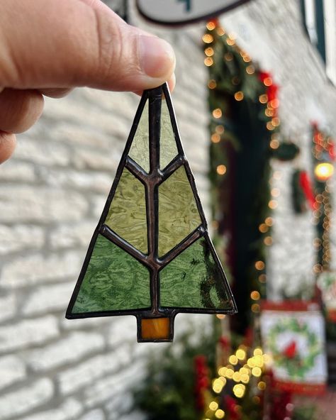 Christmas Stained Glass Suncatchers, Christmas Ornament Stained Glass Pattern, Easy Stained Glass Ornaments, Stained Glass Christmas Patterns Free, Stained Glass Icicles, Fused Glass Christmas Night Lights, Diy Stained Glass Ornaments, Easy Stained Glass Christmas Ornaments, Stained Glass Christmas Ornaments Simple