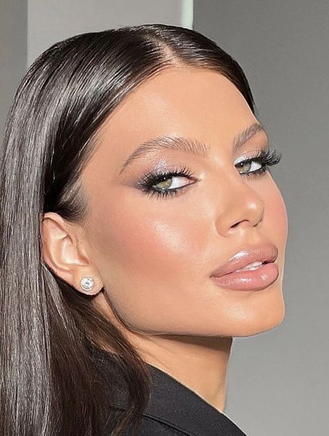 50 Aesthetic, Maquillage On Fleek, Grey Makeup, Essential Makeup, Classy Makeup, Brunette Makeup, Celebrity Makeup Looks, Makeup Aesthetic, Evening Makeup