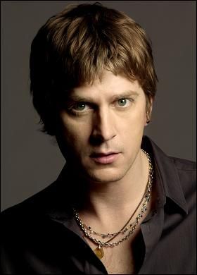 i seriously love Rob Thomas - have since the first time i heard Matchbox 20...could listen to him sing ALL DAY LONG. Rob Thomas, Matchbox Twenty, Country Music Singers, Blake Shelton, Press Photo, Latest Music, All Music, Height And Weight, Music Is Life