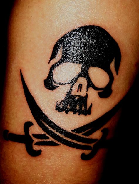 Pirate Skull And Crossbones Tattoo, Skull Crossbones Tattoo, Jolly Roger Tattoo, Crossbones Tattoo, Pirate Tattoos, Daniel Tattoo, Pirate Skull Tattoos, Tattoo Chart, Pirate Tattoo