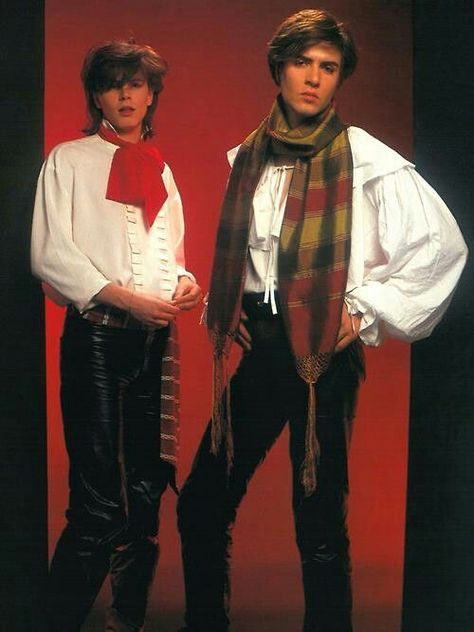 Duran Duran - can anyone say Planet Earth?? Nigel John Taylor, Blitz Kids, Look 80s, Nick Rhodes, Simon Le Bon, Fashion 80s, Roger Taylor, John Taylor, Duran Duran