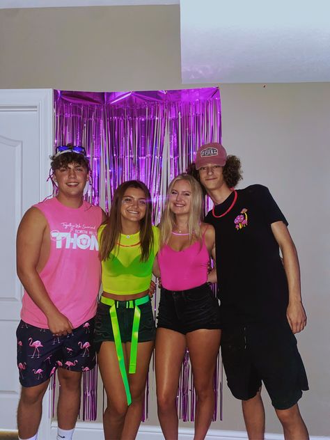 Neon Themed Outfit Ideas, Neon Fits Party, Neon Disco Party Outfit, Neon Disco Outfit, Fiesta Neon Outfit, Neon Night Outfit, Neon Party Ideas Outfit, Neon Themed Party Outfit, Neon Theme Outfit