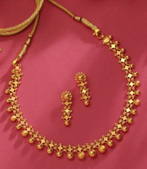 Short Gold Necklace, Pearl Earrings Designs, Bridal Jewelry Sets Brides, Temple Jewelry Necklace, Indian Wedding Jewelry Sets, Gold Temple Jewellery, Gold Jewels Design, Gold Bridal Necklace, New Gold Jewellery Designs