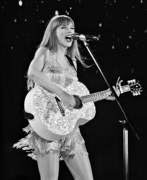 Taylor Acoustic Guitar, Fearless Taylors Version, Taylor Swift Black And White, Fearless Dress, Eras Tour Fearless, Fearless Tv, Taylor Swift Black, Taylor Guitars Acoustic, Photos Of Taylor Swift