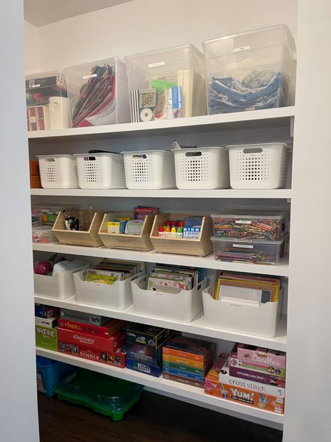 Organization Small Closet, Playroom Closet Organization, Toy Closet Organization, Playroom Closet, Toy Room Organization, Small Playroom, House Organisation, Playroom Storage, Playroom Organization