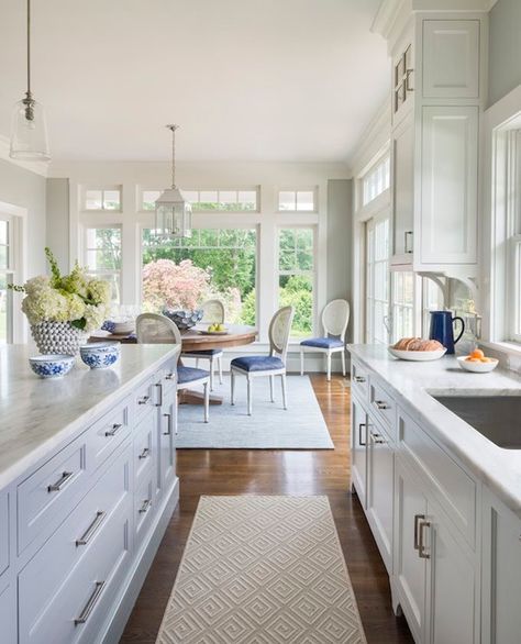 Kitchen Pinspiration - HOUSE of HARPER HOUSE of HARPER Coastal Interiors, White Kitchen Cabinets, Large Kitchen, Kitchen Cabinet Design, White Cabinets, Breakfast Room, Beautiful Kitchens, Kitchen Styling, Home Fashion