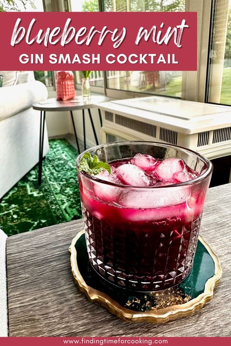 Blueberry Gin Cocktail, Gin Smash, Blueberry Simple Syrup, Blueberry Gin, Blueberry Mint, Easy Cocktail Recipes, Perfect Summer Drink, Gin Drinks, Easy Drink Recipes