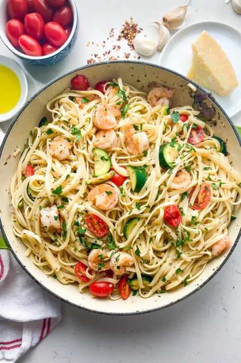 Zucchini And Shrimp Pasta, Shrimp Pasta Recipes Olive Oil, Zucchini Recipes Healthy Easy, Dinner Recipes Seafood, Zucchini Linguine, Shrimp Zucchini Pasta, Tomato Linguine, Zucchini And Tomatoes, Zucchini Pasta Recipes