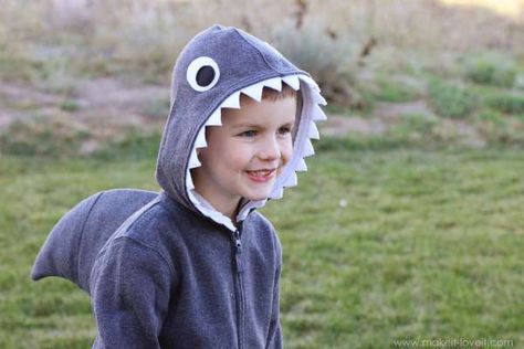 Shark costume DIY and 14 other DIY halloween costume ideas for kids on www.moralfibres.co.uk Toddler Shark Costume, Halloween Kostüm Baby, Shark Halloween Costume, Shark Baby Costume, Shark Week Party, Shark Halloween, Shark Costume, Handmade Halloween Costumes, Shark Costumes