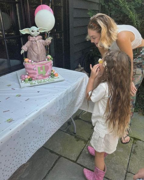 Gigi Hadid And Khai Hadid, Lola Consuelos, Green Birthday Cakes, Yoda Cake, Gigi Hadid And Zayn, Yolanda Hadid, Pink Cowboy Boots, Hadid Sisters, Fairytale Photography