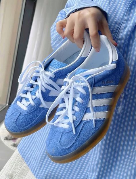 Addidas Shoes 2020, Adidas Gazelle Blue, Streetwear Store, Adidas Gazelle Indoor, Shoe Wishlist, Adidas Spezial, Adidas Outfit, Aesthetic Shoes, Swag Shoes