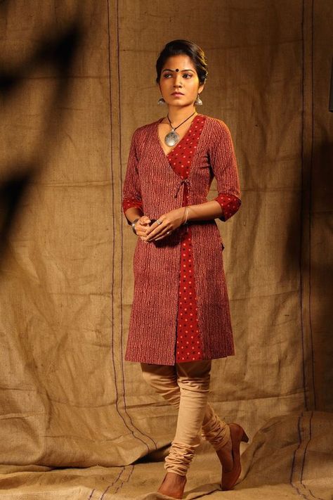 Batik Kurti, Angrakha Style Kurta, Different Types Of Kurtis, Mode Batik, Old Fashioned Whiskey, Kurtis Designs, Salwar Neck Designs, Angrakha Style, Kurta Patterns