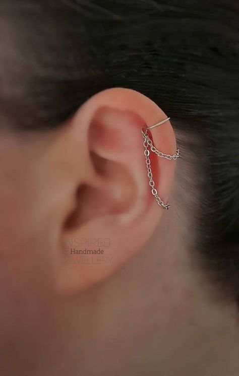 Fake Helix Piercing, Minimalist Ear Piercings, Cartilage Ear Cuff, Cool Ear Piercings, Pretty Ear Piercings, Cool Piercings, Body Jewelry Piercing, Classy Jewelry, Fancy Jewellery