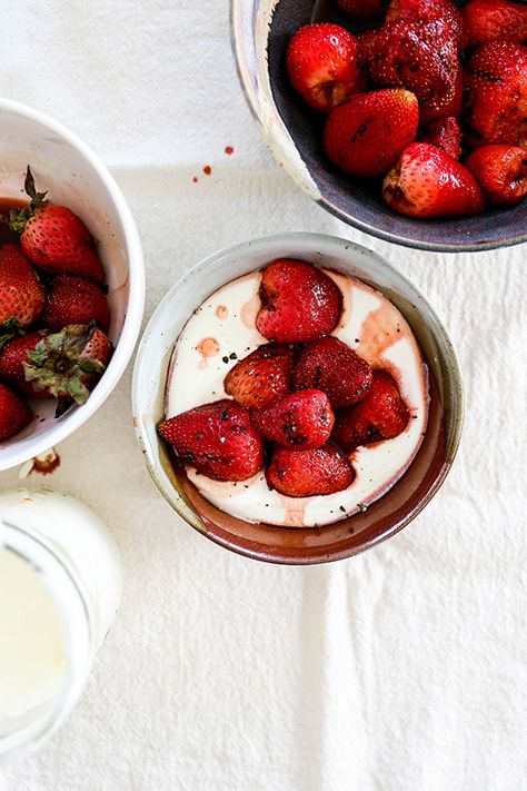 Grilled Strawberries and Cream | www.floatingkitchen.net Grilled Strawberries, Dessert For Summer, English Desserts, Most Pinned Recipes, Bbq Desserts, Hot Coals, Grilled Desserts, Making Whipped Cream, Grilled Fruit