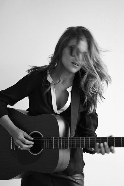 Guitar Portrait, Melody Gardot, Music Photoshoot, Musician Portraits, Musician Photography, Guitar Girl, Dark Feminine Aesthetic, Posing Guide, Jazz Musicians