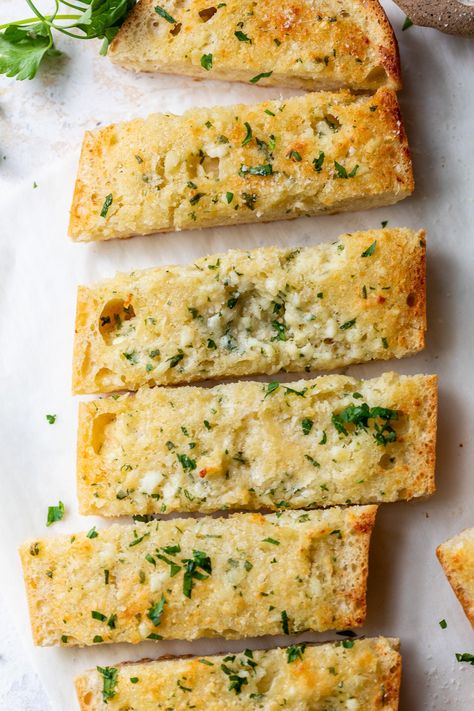 Homemade Garlic Bread Italian Bread Garlic Bread, Italian Garlic Bread Recipe, Oven Garlic Bread, Sourdough Garlic Bread, Easy Garlic Bread Recipe, Homemade Garlic Bread Recipe, Garlic Butter For Bread, Well Plated, Holiday Meal Planning