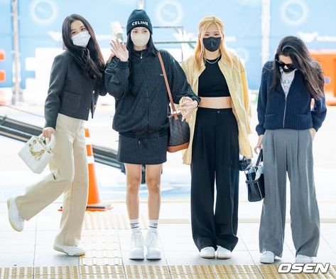 Blackpink Airport, Airport Fashion Kpop, Blackpink Pink, Teaser Poster, Airport Fits, Pink Venom, Icon Wallpaper, Outfit Pink, Icn Airport