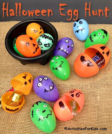 Halloween party games for kids - Upcycle plastic Easter Eggs for a Halloween Egg Hunt.  Find more holiday activities and ideas at ActivitiesForKids.com Halloween Egg Hunt, Festa Hotel Transylvania, Halloween Party Games For Kids, Halloween Toddler Party, Halloween Eggs, Fun Halloween Party Games, Party Games For Kids, Fun Halloween Games, Upcycle Plastic