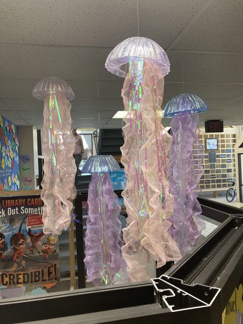 Jelly Fish Birthday Decor, Jelly Fish Room Decoration, Seacore Aesthetic Room, Jellyfish Decor Diy, Jellyfish Ceiling Decor, Jelly Fish Room Decor, Mermaidcore Aesthetic Room, Ocean Core Room Decor, Ocean Aesthetic Room Decor