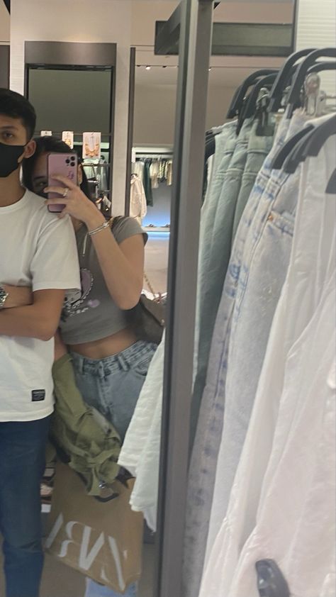 Shopping Mall Couple Photos, Mall Aesthetic Shopping With Boyfriend, Couple Mall Aesthetic, Mall Pics With Boyfriend, Shopping Couple Aesthetic, Shopping With Boyfriend Aesthetic, Shopping Date Aesthetic Couple, Mall Date Aesthetic, Mall With Boyfriend