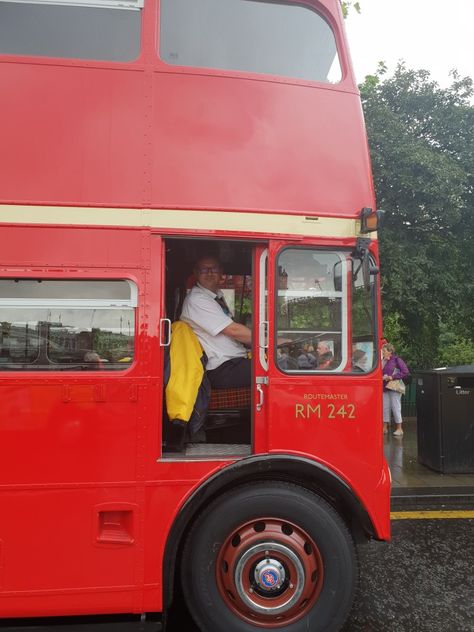 Me Driving routemaster 242 on the 20 days of summer route loved it👌 Me Driving, Routemaster Bus, Livery Bus, London Country, London Buses, London Transport, Bus Coach, London Bus, Livingston