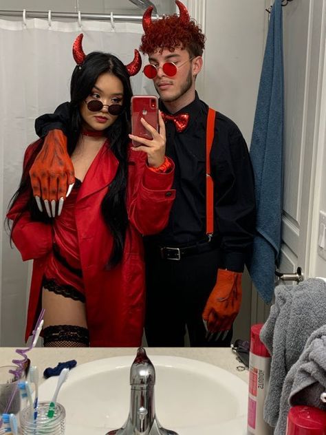 Devils Couple Costume, Vintage Aesthetic Instagram, Couple Halloween Costumes 2023, Mr Ghostface, Angel And Devil Costume, Easy Couple Halloween Costumes, Easy Couples Costumes, Halloween Duos, Halloween Parejas