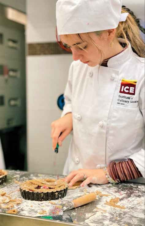 Pastry Chef Uniform Woman, Pastry School Aesthetic, Chef Aesthetic Girl, Chef Aesthetic, Studying Inspo Motivation, Chef Girl, Culinary Arts Schools, Cherry Drawing, Work Vision Board