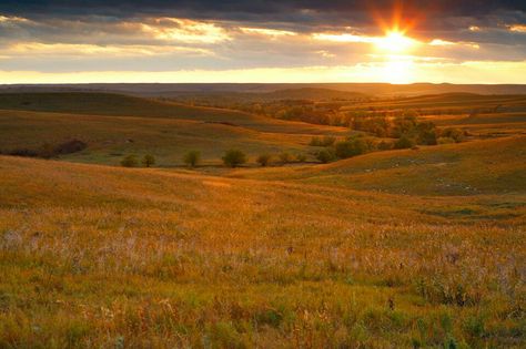 Beautiful kansas Kansas Attractions, State Of Kansas, Kansas Usa, Flint Hills, Scenic Byway, Enjoy Nature, Rolling Hills, Best Hikes, Big Sky