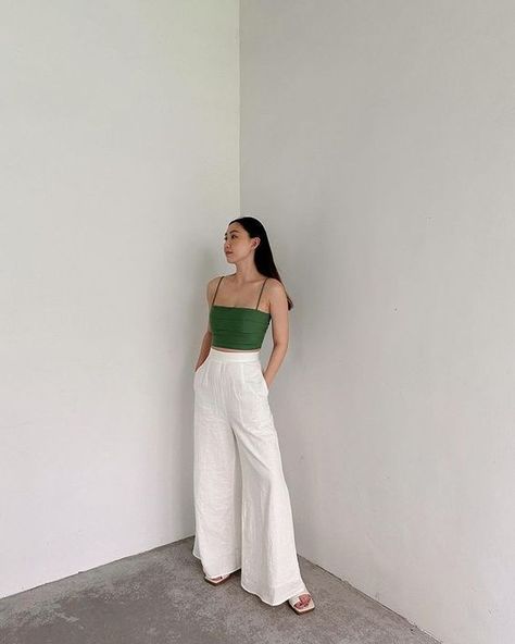 White Palazzo Pants Outfit, Tita Fits, Wardrobe Reset, Bali Outfits, Corduroy Outfit, Palazzo Pants Outfit, White Palazzo Pants, Ootd Idea, Casual Brunch Outfit