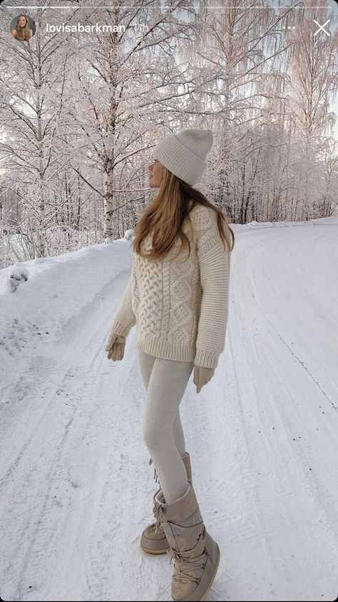 Winter Vacation Outfits, Ootd Sweater, Ski Trip Outfit, Dress Design Ideas, Winter Outfits Aesthetic, Best Winter Outfits, Ootd Winter, Ski Outfit, Winter Outfits Cold