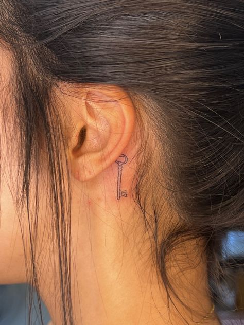 Small Behind The Ear Tattoos, Behind The Ear Tats, Behind The Ear Tattoo Ideas, Behind The Ear Tattoo, Stick And Poke, Pretty Tattoos, Ear Tattoo, The Ear, Tattoos And Piercings